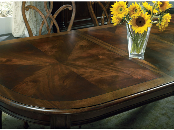 Leesburg Leg Dining Room Table with Two 18” Leaves Dining Tables Hooker Furniture 3