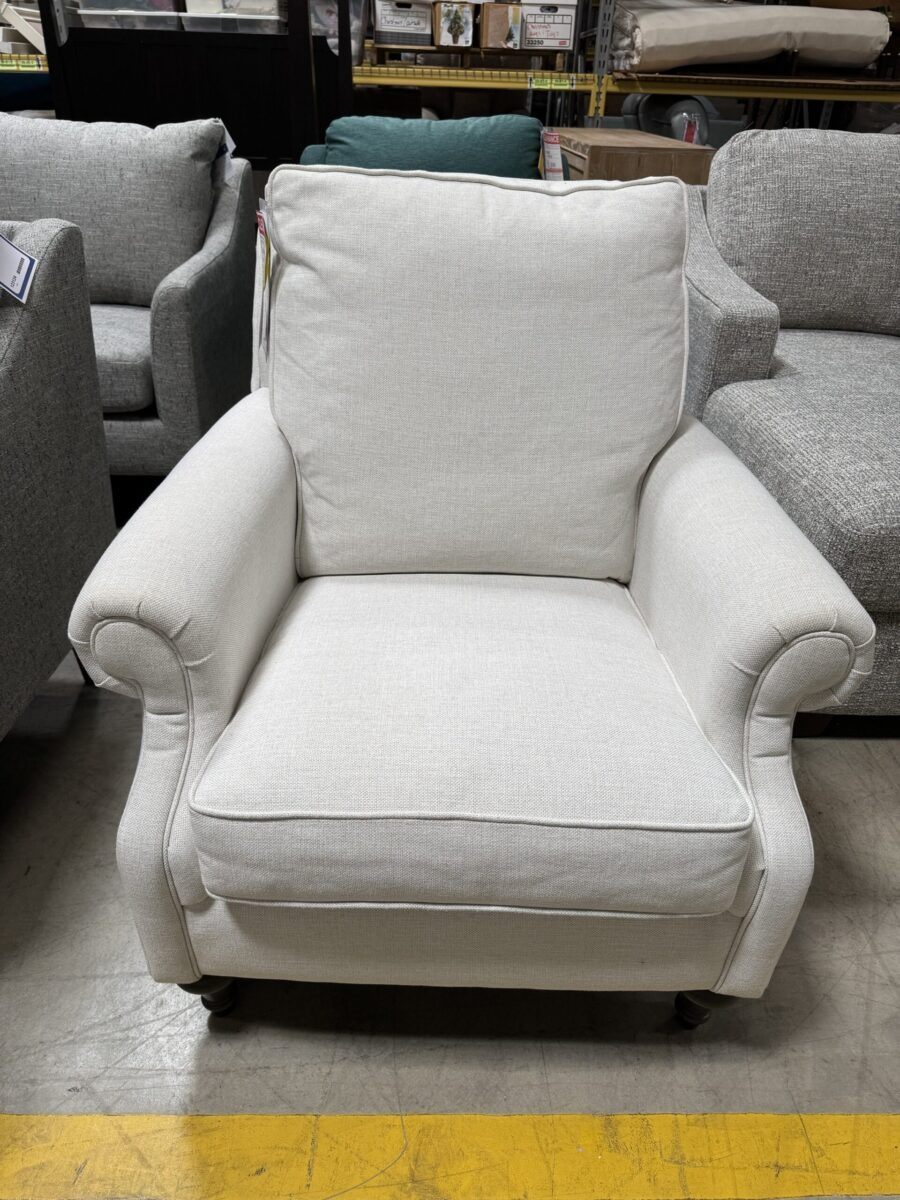 Bassett accent chair Clearance 3